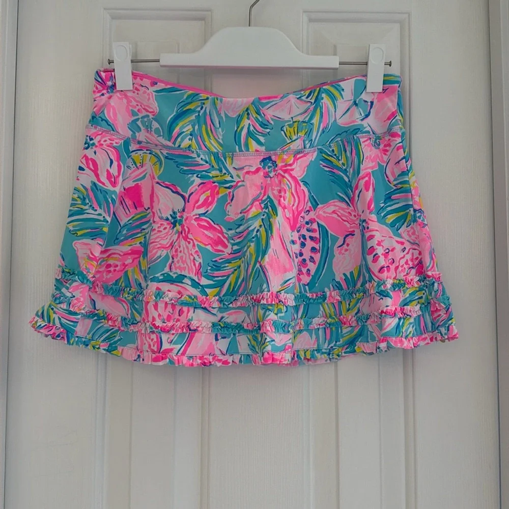 Lilly Pulitzer floral ruffle Luxletic skort. Size medium